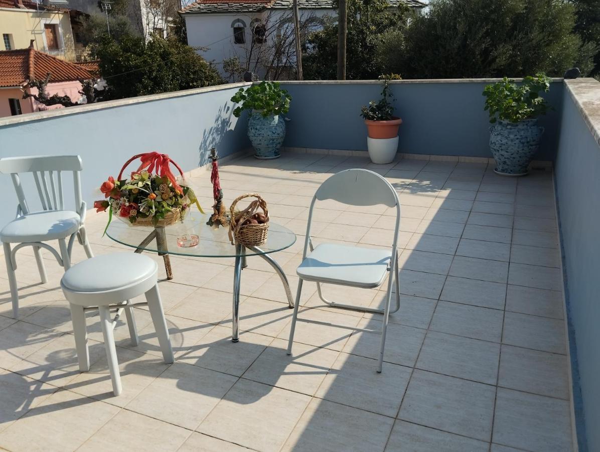 Πέτρινο Στη Θάλασσα Apartment Nafpaktos Exterior photo