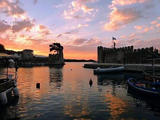 Πέτρινο Στη Θάλασσα Apartment Nafpaktos Exterior photo